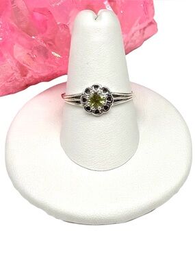 Peridot Flower Ring Size 8 Solid 925 Sterling Silver Dainty